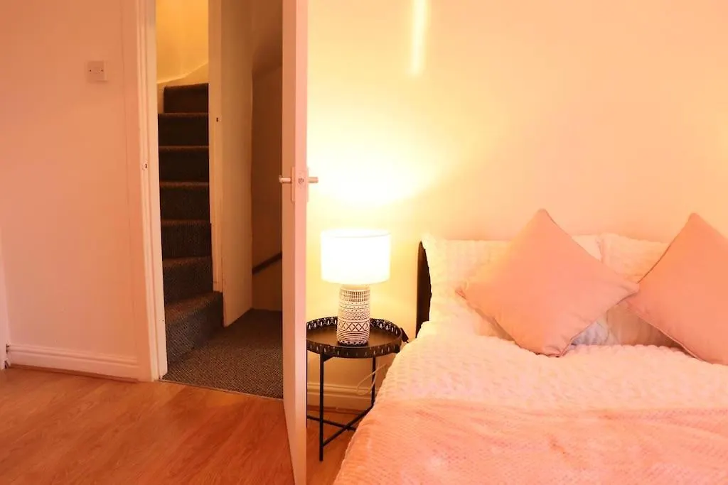 Apartment Cozy Family Stay With Free Parking And Wifi Leeds