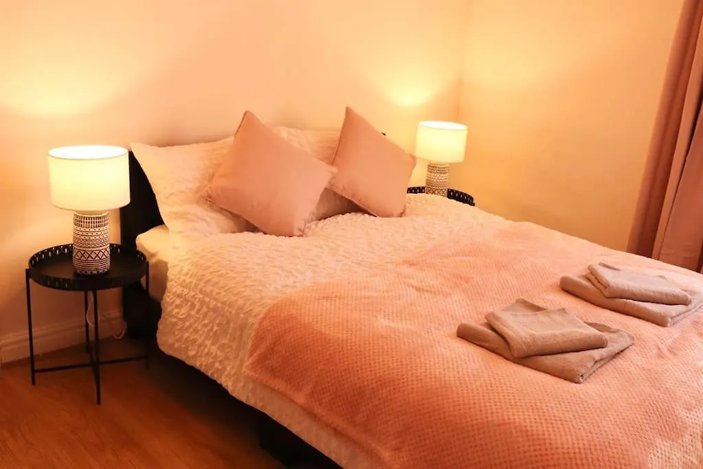 Apartment Cozy Family Stay With Free Parking And Wifi Leeds  United Kingdom
