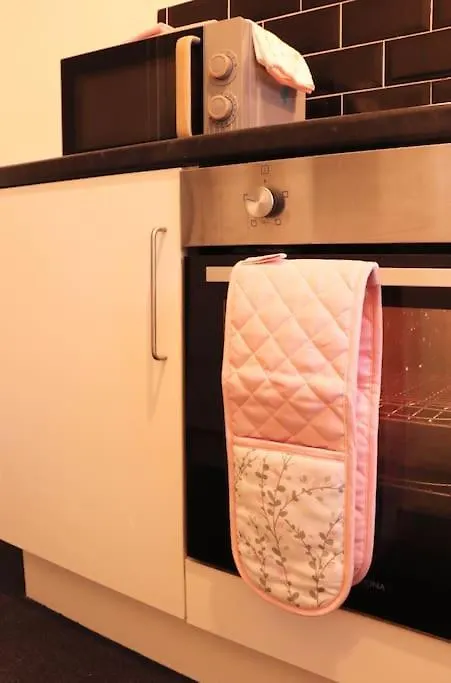 Cozy Family Stay With Free Parking And Wifi Leeds  United Kingdom
