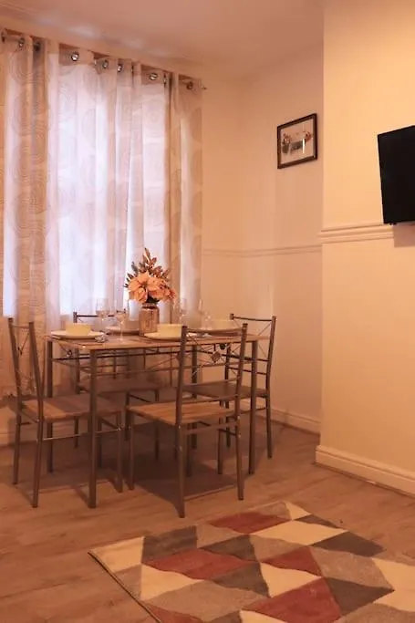 Cozy Family Stay With Free Parking And Wifi Leeds  0*, Leeds (West Yorkshire) United Kingdom