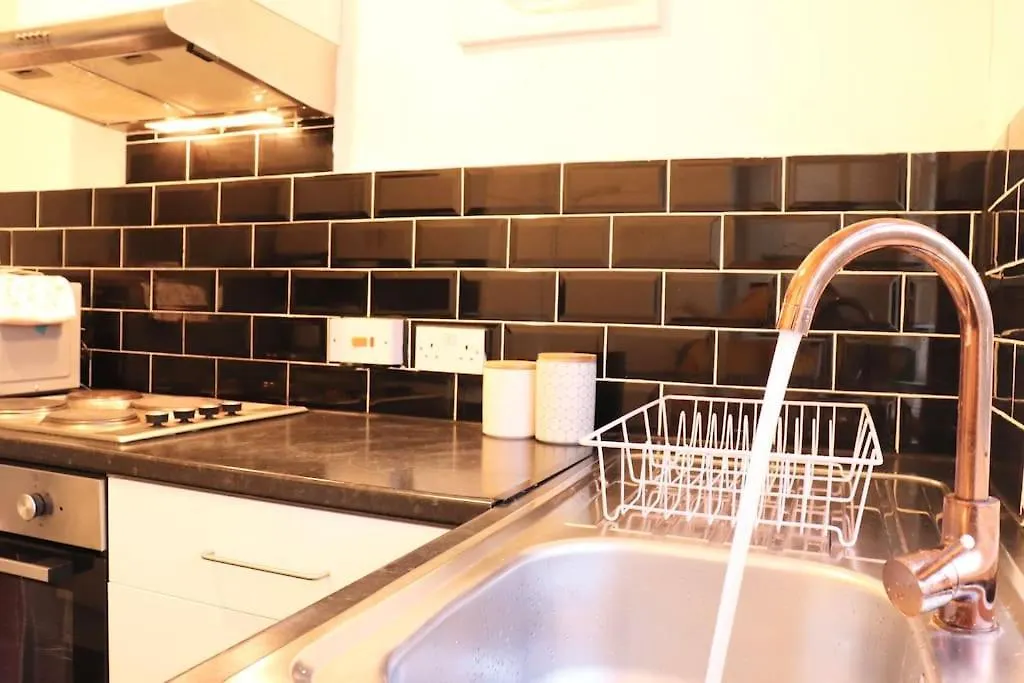 Cozy Family Stay With Free Parking And Wifi Leeds  Leeds (West Yorkshire)