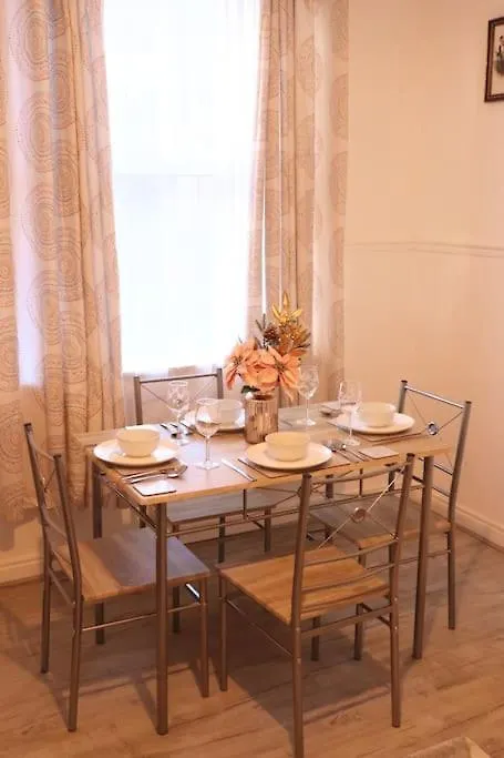 Cozy Family Stay With Free Parking And Wifi Leeds  0*, Leeds (West Yorkshire) United Kingdom