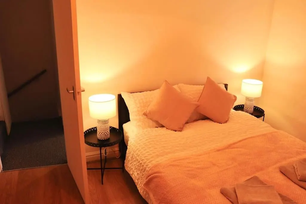 Cozy Family Stay With Free Parking And Wifi Leeds  United Kingdom