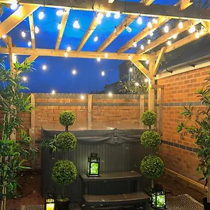 The Cheshire Gathering - With Hot Tub Apartment Chester