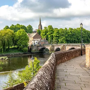 Country Charm Sleeps 4 & Free Parking Holiday home Chester